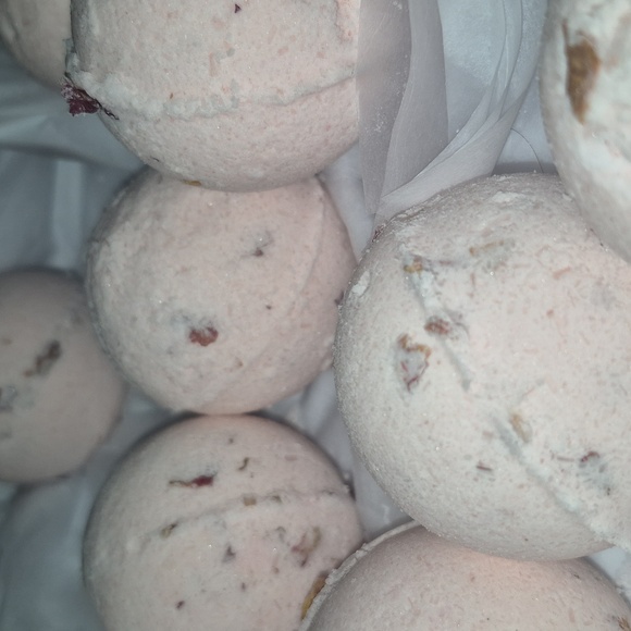 💎Luxurious Bath Bombs Made by Nugget - Picture 9 of 10